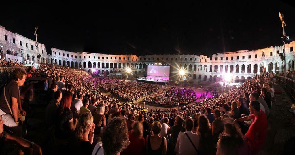 Arena Festival Lägenhet Pula Exteriör bild